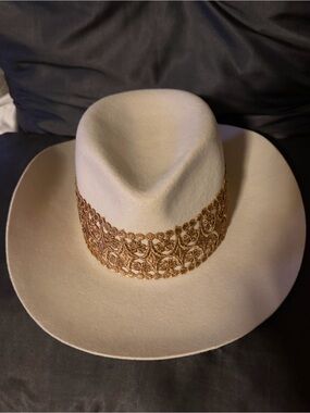 NWT Olive & Pique Felt Fedora/Western Boho Hat w/Embroidered Tan/Gold Band  Sz M